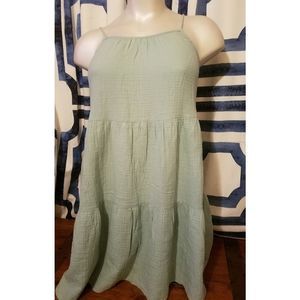 Size large mint green dress.
